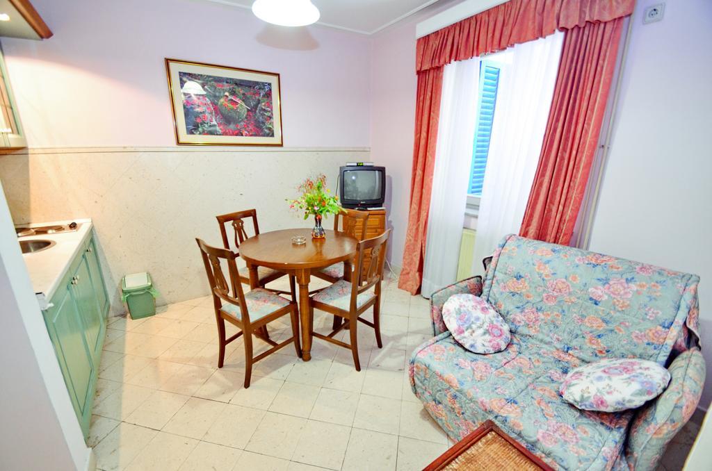 בודווה Villa Velzon Guesthouse חדר תמונה