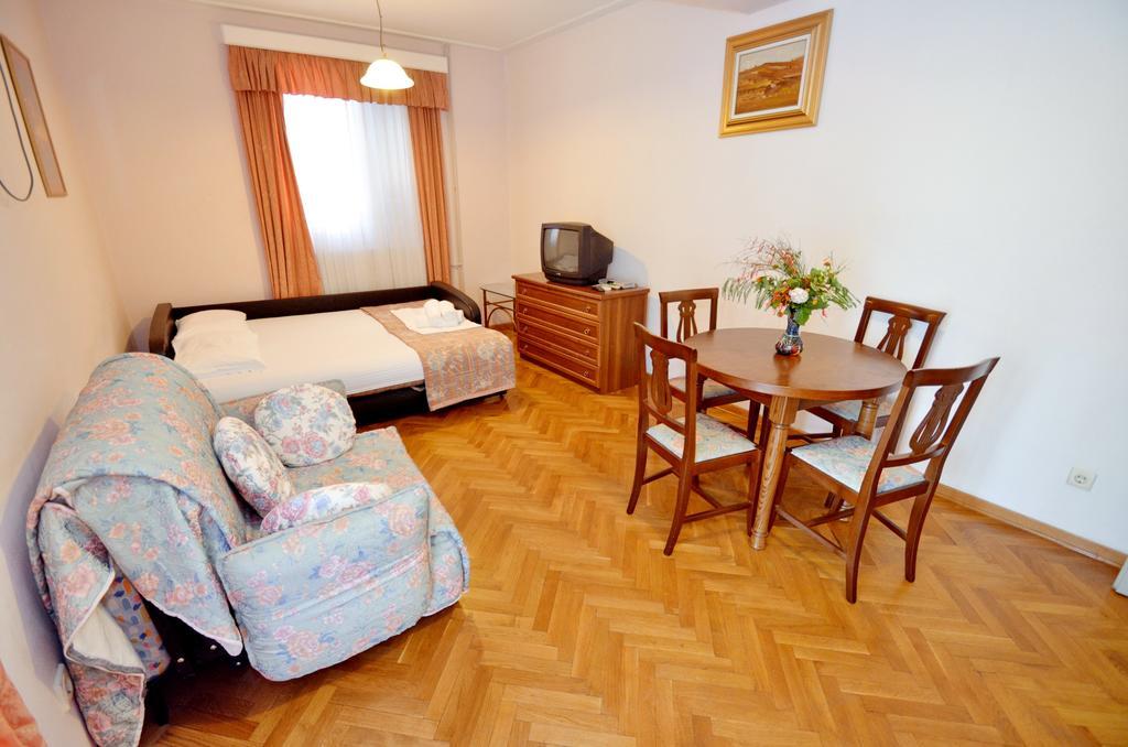 בודווה Villa Velzon Guesthouse מראה חיצוני תמונה